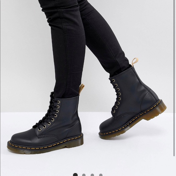 Dr Martens Lace Up 8 Eye Boot - Picture 6 of 6